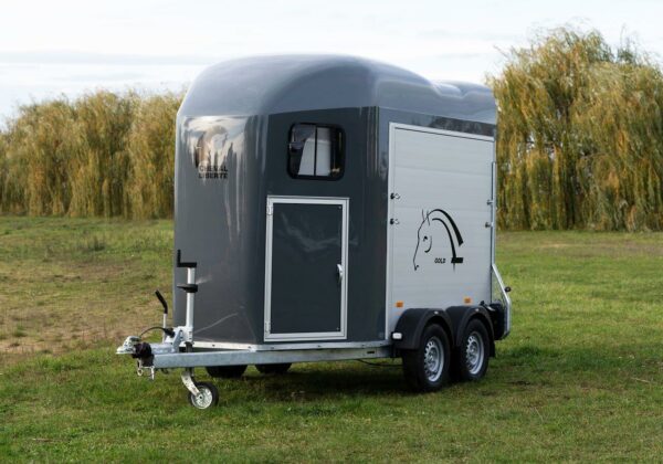 Cheval Liberte Gold Origins mit Sattelkammer 2000kg Tempo 100 – Bild 2