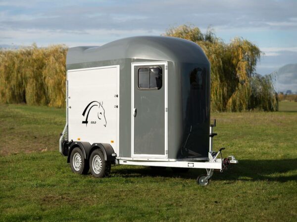 Cheval Liberte Gold Origins mit Sattelkammer 2000kg Tempo 100 – Bild 8