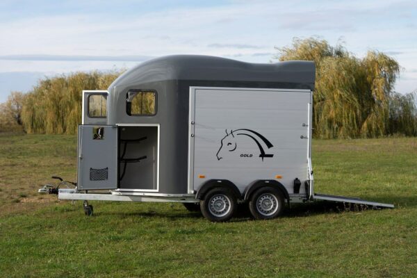 Cheval Liberte Gold Origins mit Sattelkammer 2000kg Tempo 100 – Bild 9