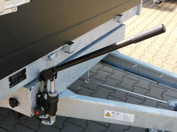 Saris K3 HD Heavy Duty 3,56x1,84x0,35m 3500kg Dreiseitenkipper elektrisch Blattfederung Auffahrpaket Nothandpumpe Black Edition LED Beleuchtung verstärktes Stützrad – Bild 21
