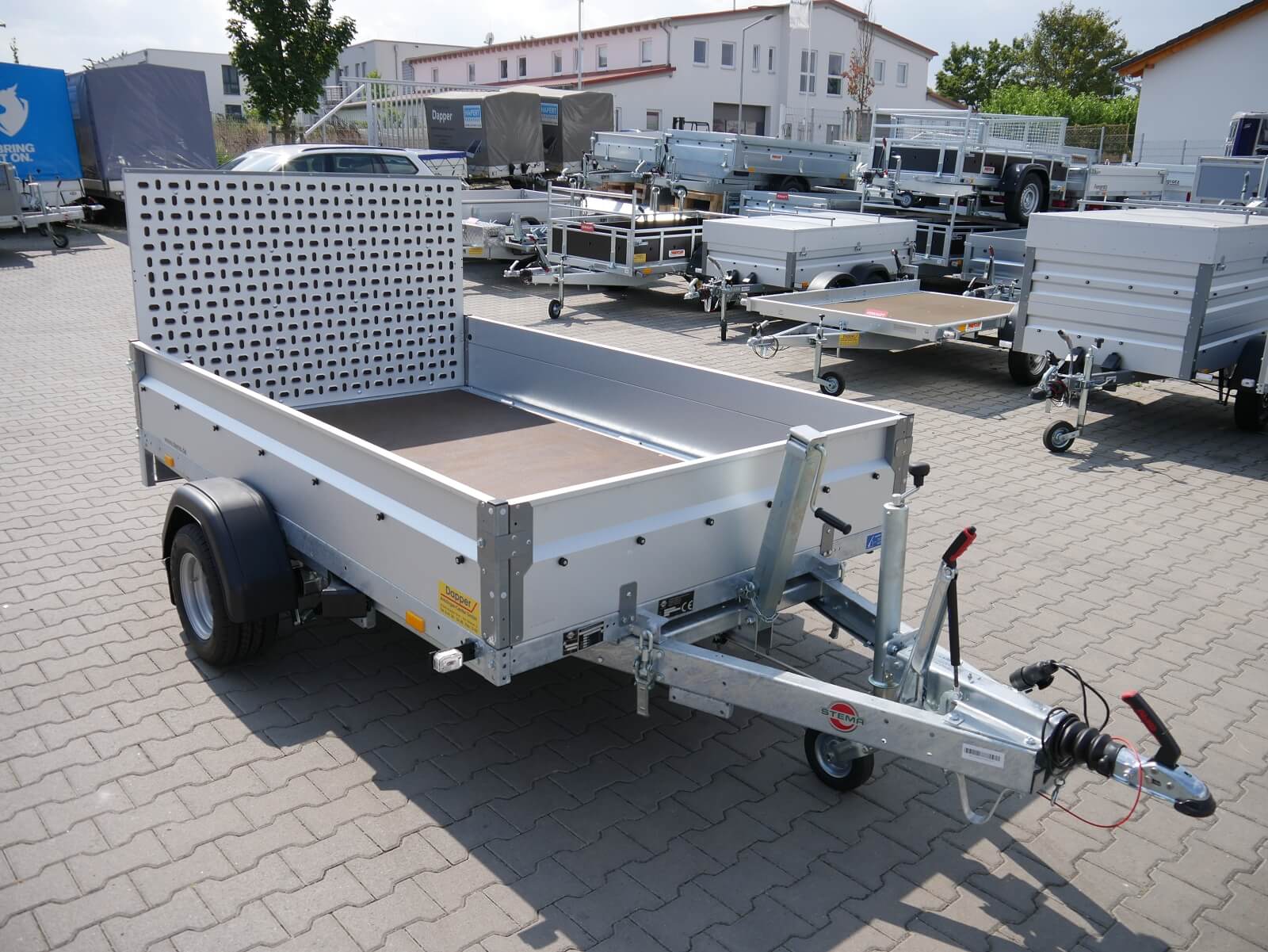 Planenanhänger STEMA MUT 1300kg 301x153x180cm 100km/h preiswert im  Onlineshop kaufen