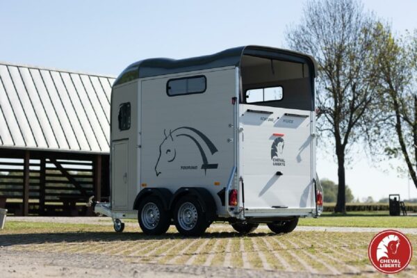 Cheval Liberte Touring Jumping V1 Sattelkammer Pullmann 2 Fahrwerk 2600kg Tempo 100 – Bild 10