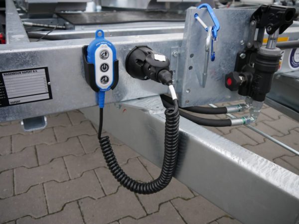 Hapert Cobalt Plus 3,35x1,80x0,40m 3500kg Dreiseitenkipper Pulverbeschichtet elektrisch Nothandpumpe Auffahrpaket Parabelfederung – Bild 13